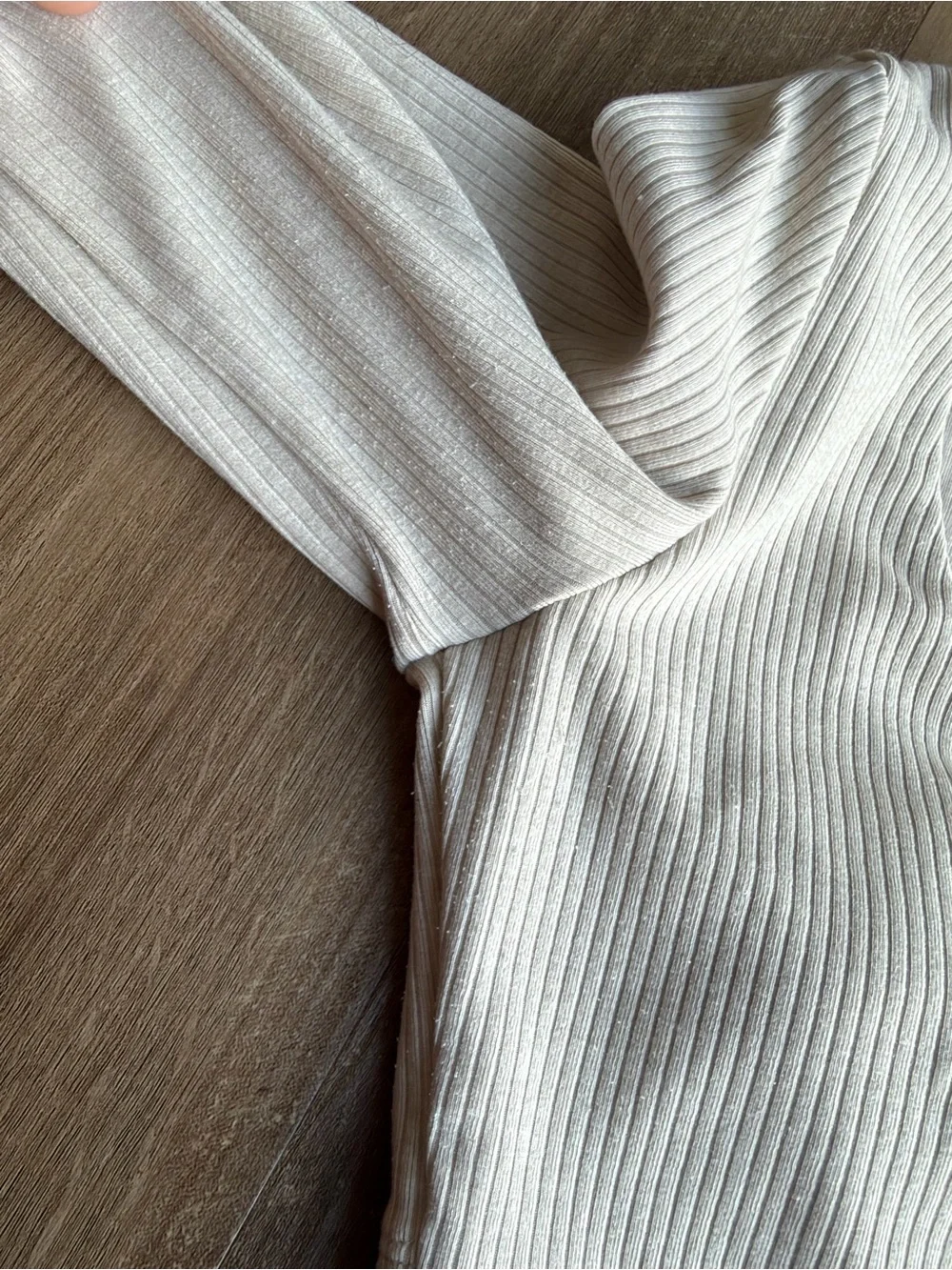 ALO Sand Ribbed Long Sleeve Crop Top with Built-In Bra 🤎✨
